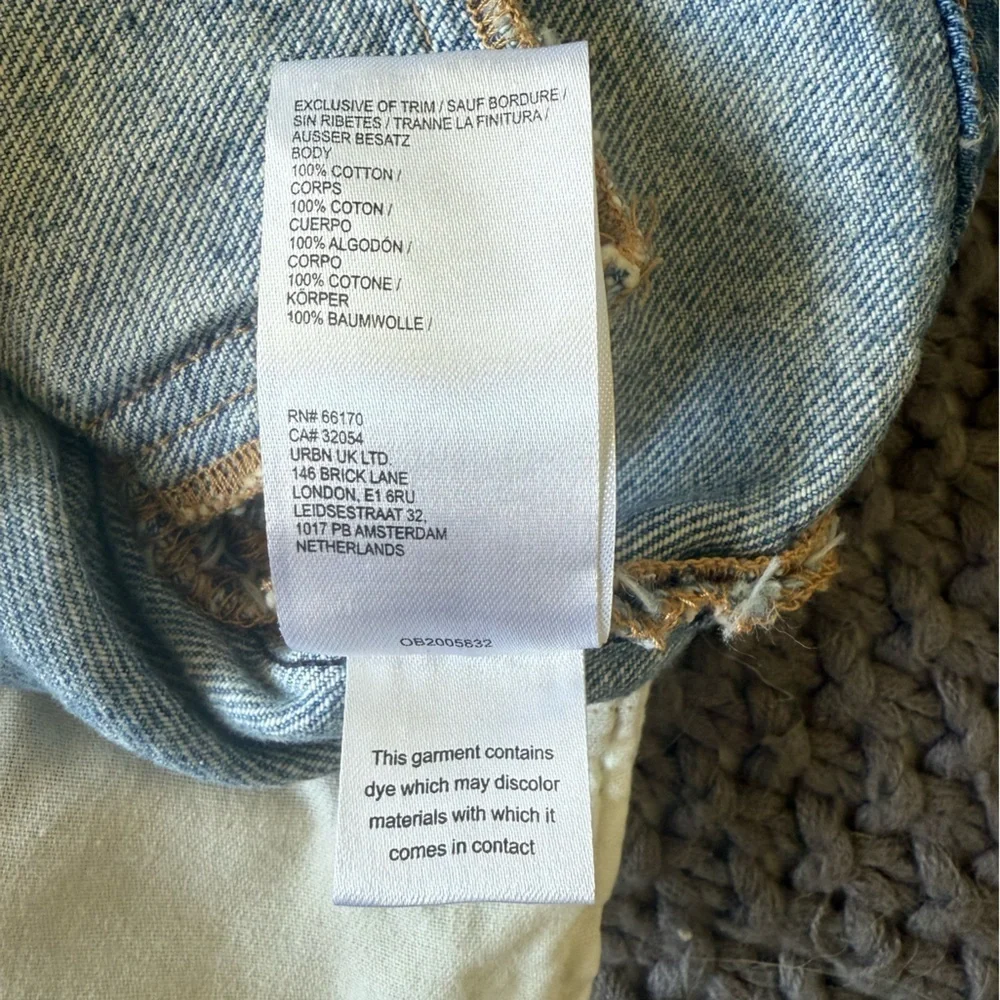NWT Anthropologie Pilcro Pitched Micro Blue Denim Shorts in Size 29 - Picture 6 of 8